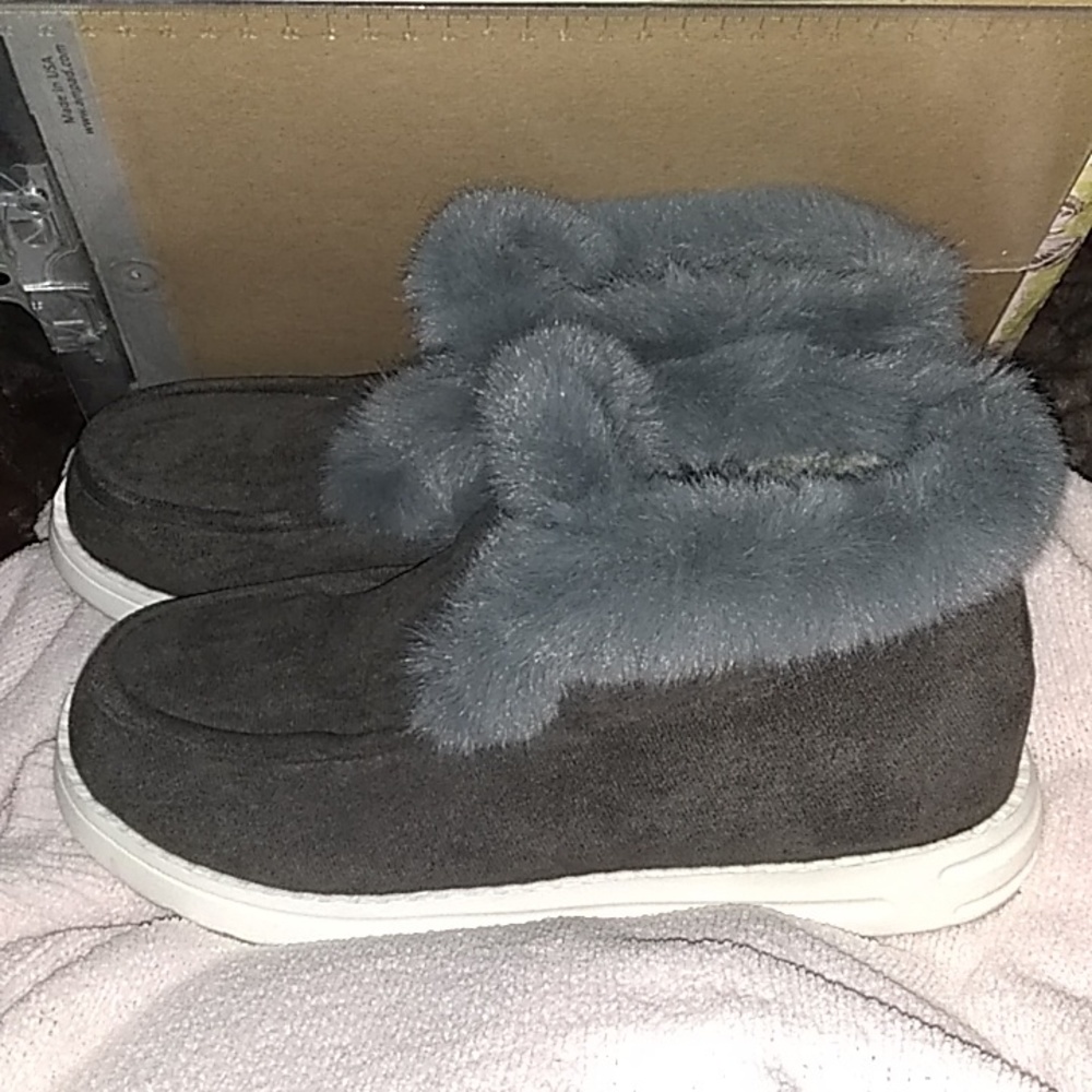 slip-on snow boots